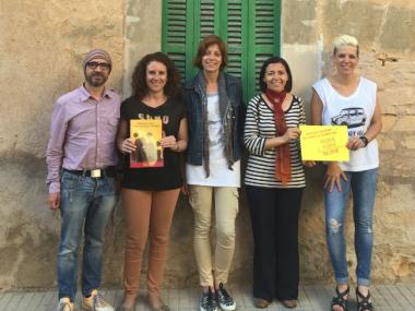 El mercadet solidari de llibres de segona mà recapta 180 euros per a la Fundació Campaner